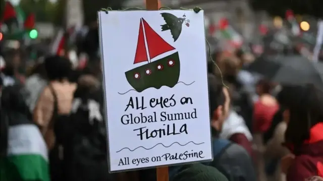 Hundreds rally in London in support of Gaza flotilla activists