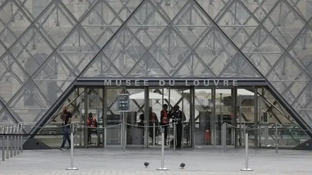 Third suspect arrested in connection with Louvre Museum burglary