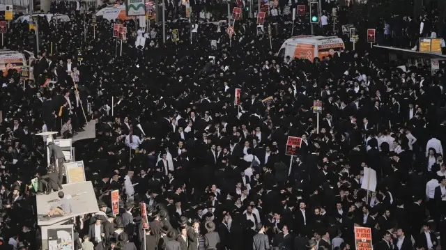 مئات آلاف الحريديم يتظاهرون رفضا للتجنيد بالجيش الإسرائيلي