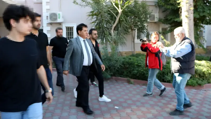 Eski Kemer Belediye Başkanı Mustafa Gül, 'Dolandırıcılık' suçlamasıyla tutuklandı.