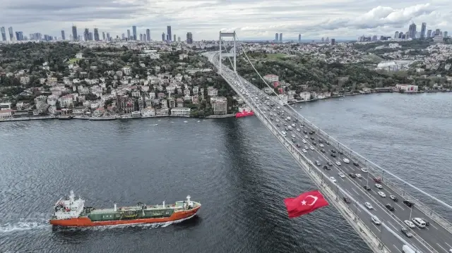 Putin hails Istanbul as a key Eurasian hub at economic forum