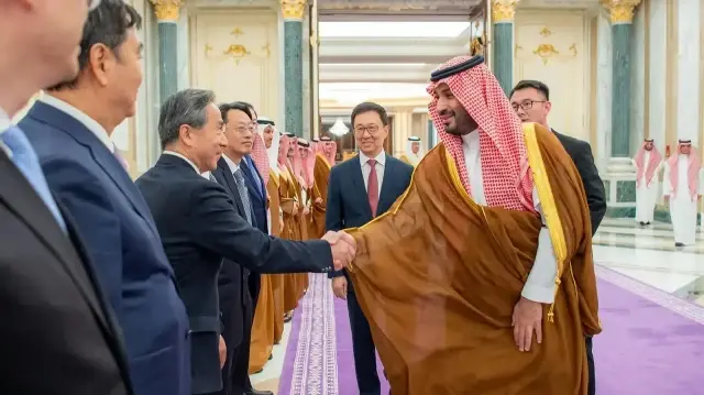 Китай и Саудовская Аравия обсудили укрепление стратегических связей.