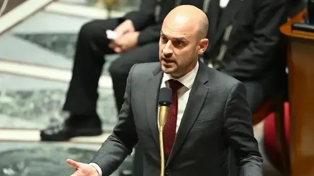 Le ministre français des Affaires étrangères, Jean-Noël Barrot, s'exprime lors d'une séance de questions au gouvernement à l'Assemblée nationale, la chambre basse du Parlement français, à Paris, le 28 octobre 2025.