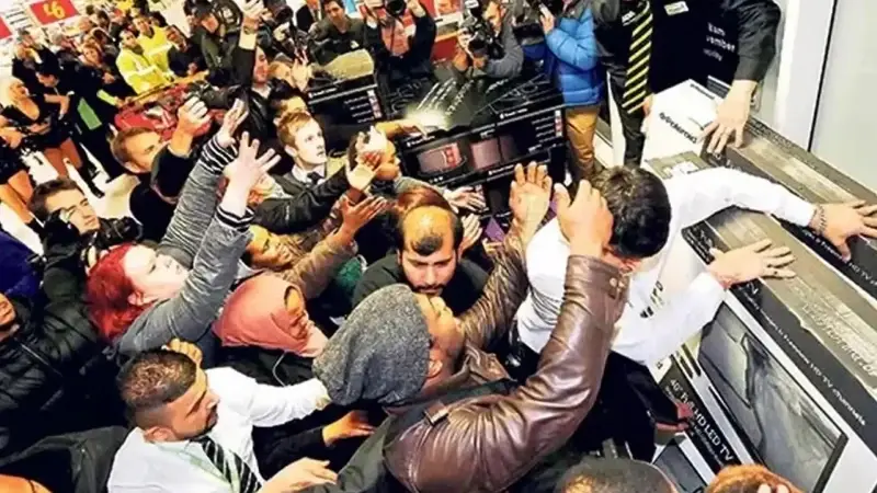 Uzmanlara göre 2025 Kasım döneminde Türkiye’deki e-ticaret hacminin geçtiğimiz yıla göre en az yüzde 30 artması bekleniyor.