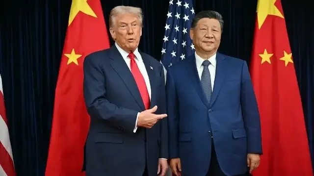 Lors d’une rencontre à Busan, les dirigeants américain et chinois ont annoncé plusieurs accords, marquant une trêve symbolique dans leur rivalité économique.