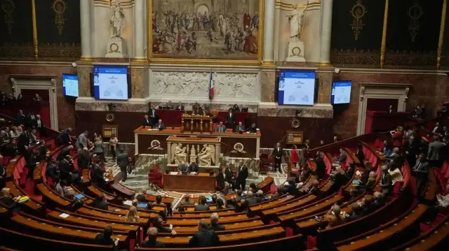 Ce vote marque une première : jamais jusqu’ici un texte proposé par le Rassemblement national n’avait été adopté par l’Assemblée.