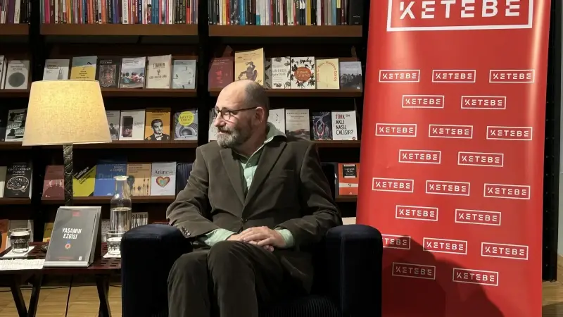 Fransız yazar ve filozof Claude Romano, "Edebiyat ve Felsefe Üzerine" başlıklı söyleşiye konuk oldu. 