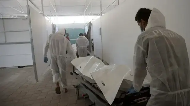 "مستشفى ناصر" يتسلم من الصليب الأحمر جثامين 30 فلسطينيا