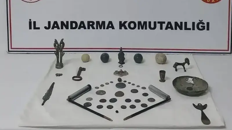 Ele geçirilen tarihi eserler.