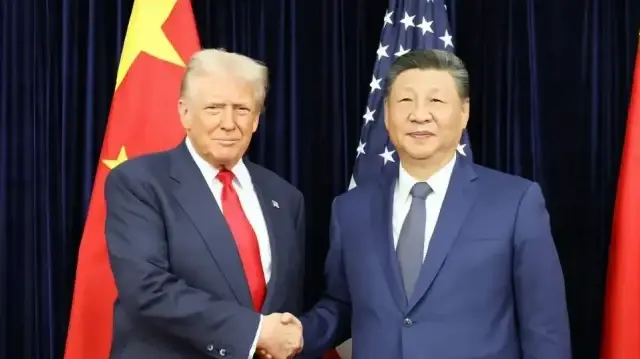 Китай призвал США к укреплению военного диалога.