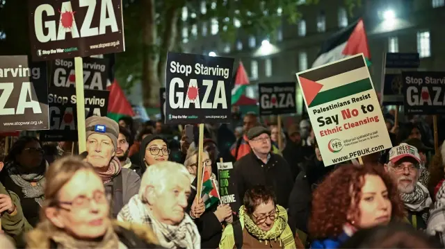 مظاهرة في لندن ضد انتهاكات الاحتلال لاتفاق غزة