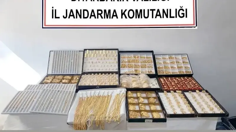 Ele geçirilen kaçak altınlar.