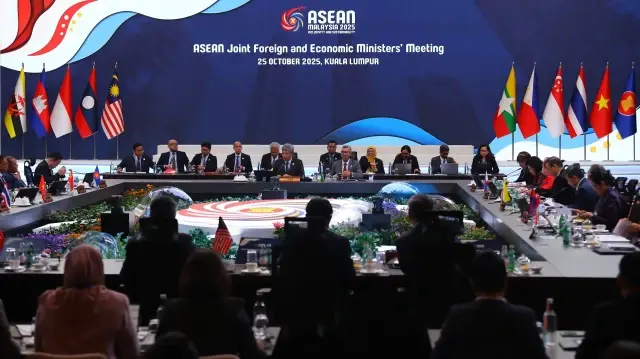 ASEAN defense summit opens in Malaysia with focus on new threats