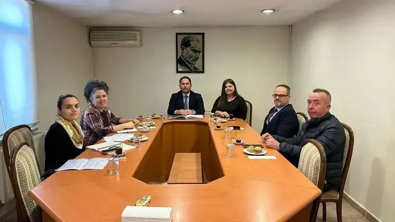 Kıvam ve lezzetinin tutturulması ustalık gerektiren tencere köfte, Edirne’de yaklaşık 10 usta tarafından yapılıp satılıyor.