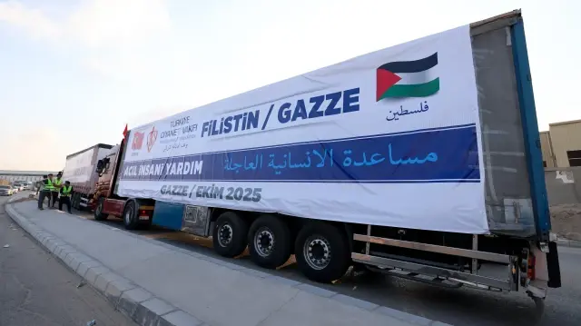 في طريقها لغزة.. "الديانة التركي" يرسل 20 شاحنة مساعدات للعريش