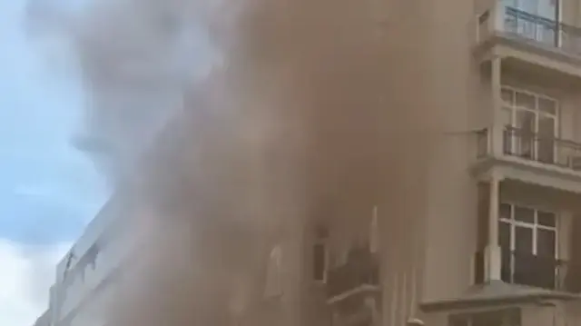 Şişli'de iş merkezinde yangın: Ekipler tarafından söndürüldü