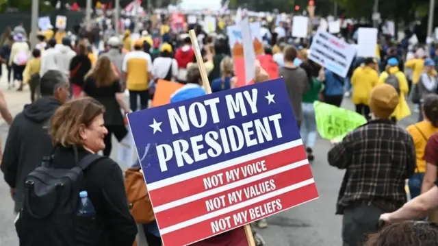 Poll shows most Americans blame Trump and GOP for government shutdown