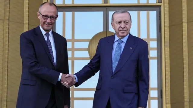 Le président turc Recep Tayyip Erdogan et le chancelier allemand Friedrich Merz à Ankara, le 30 octobre.