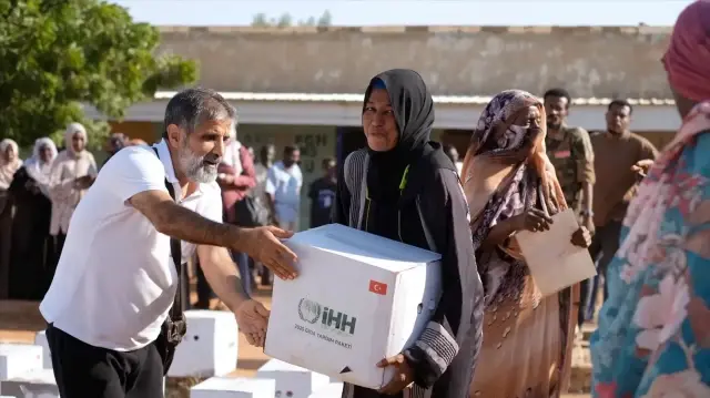 Турецкий фонд İHH продолжает оказывать помощь Судану, охваченному войной | Фото: AA