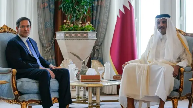 Le secrétaire d'État américain Marco Rubio rencontre l'émir du Qatar, Cheikh Tamim bin Hamad al-Thani, à l'Amiri Diwan à Doha, le 16 septembre 2025.