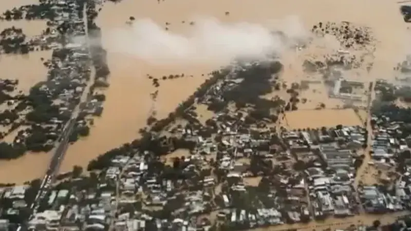 Açıklamada, 116 binden fazla evin sular altında kaldığı, yaklaşık 150 evin hasar gördüğü ve 438 binden fazla haneyi etkileyen elektrik kesintileri yaşandığı ifade edildi.