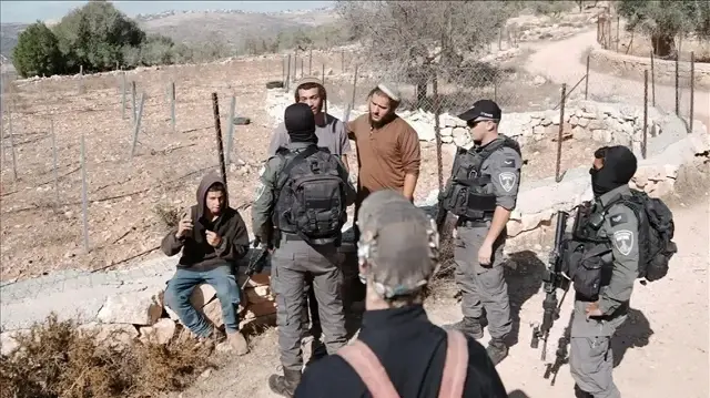 الضفة.. مستوطنون يهاجمون بلدتين فلسطينيتين شرقي رام الله