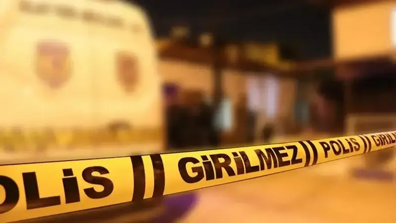 Ekiplerin olay yerindeki incelemesi sürüyor.