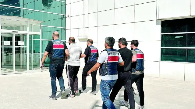 FETÖ'ye yönelik operasyon sonucu 5 kişi gözaltına alındı.