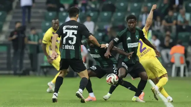 Kocaelispor - Eyüpspor maçından kare.