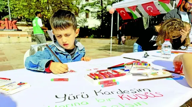 Türkiye’de çocuklar da eylemlere katıldı.