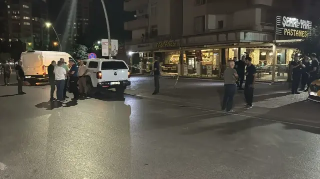 Pimi çekilmemiş el bombası görevli polisler tarafından alındı.