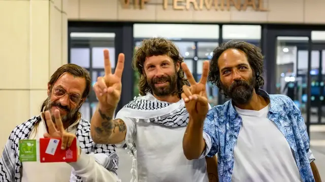 ناشطو أسطول الصمود يروون تفاصيل الهجوم والاحتجاز الإسرائيلي