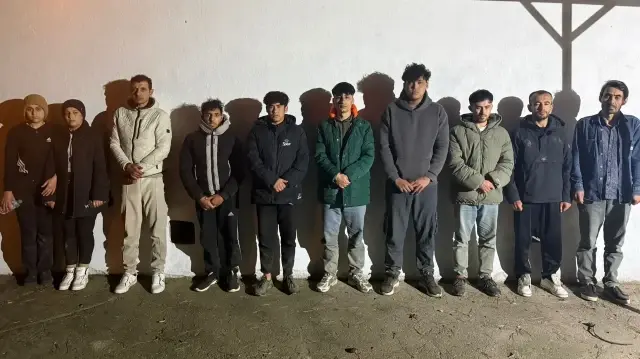 17 düzensiz göçmen yakalandı.