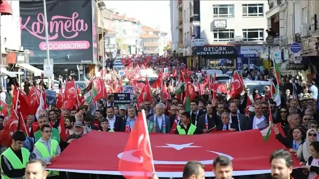 "العزم لأجل غزة".. مسيرة في أنقرة تنديدا بجرائم الإبادة الإسرائيلية