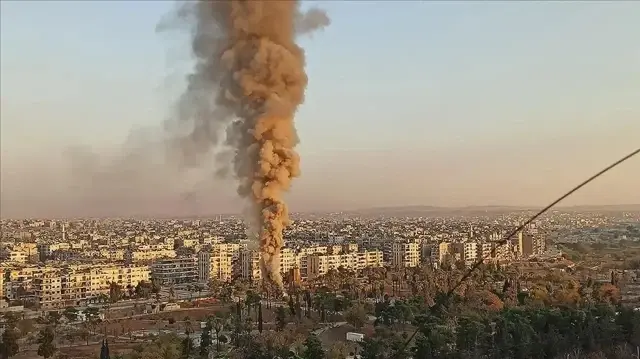 İsrail ordusu, Suriye'nin güneyinde askeri saldırılar yaptığını açıkladı.