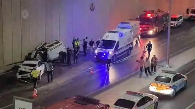 Polis ekipleri kazayla ilgili inceleme başlattı.