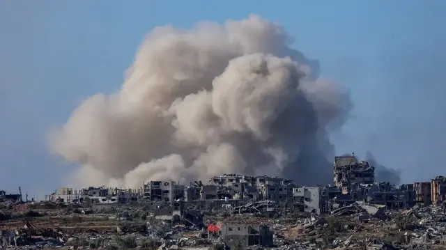 "حكومة غزة": إسرائيل تتجاهل دعوات وقف القصف وتقتل 94 فلسطينيا