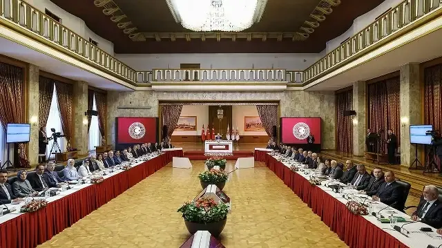 TBMM Başkanı Numan Kurtulmuş başkanlığında toplanan komisyon. (Foto: Arşiv)