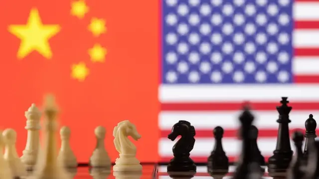 Китай обгоняет США в гонке за лидерство на мировом энергетическом рынке.