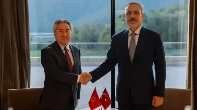 فيدان يلتقي بنظيره القرغيزي في أذربيجان