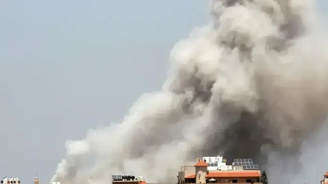 الضفة.. الاحتلال الإسرائيلي يفجر شقة لأسير فلسطيني في الخليل