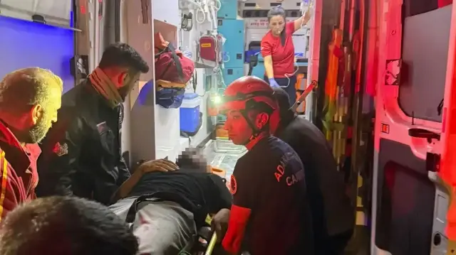 Yaralı, ambulansla hastaneye kaldırıldı.