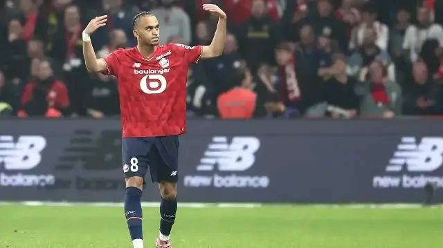Le milieu de terrain français de Lille, n°8, Ethan Mbappé, célèbre son but contre le Paris Saint-Germain (PSG) au stade Pierre-Mauroy, à Villeneuve-d’Ascq, dans le nord de la France, le 5 octobre 2025.