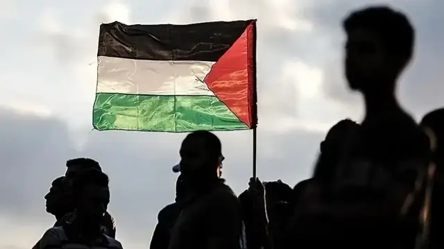 Gazze'de ateşkes ve esir takası için Mısırlı ve Katarlı arabulucuların her iki tarafla çalıştığı bildirildi.
