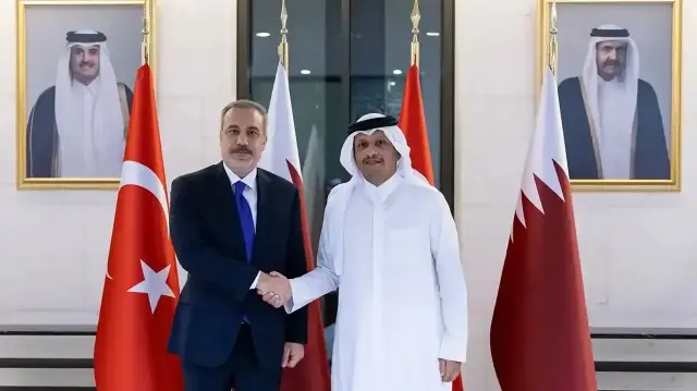 وزير خارجية تركيا يبحث مع نظيره القطري خطة وقف إطلاق النار بغزة
