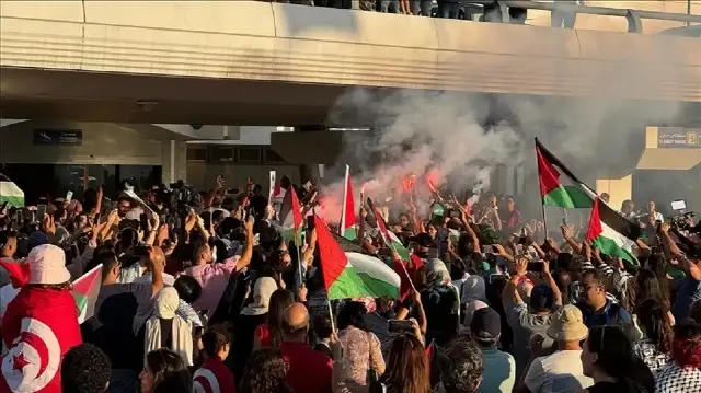 تونس.. وصول 10 من نشطاء "أسطول الصمود" أفرج عنهم الاحتلال الإسرائيلي