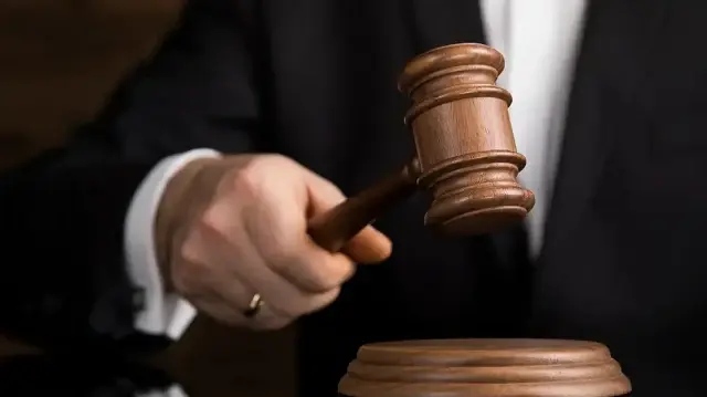 Суд в Тегеране снял обвинения в шпионаже с гражданина Франции и Германии.