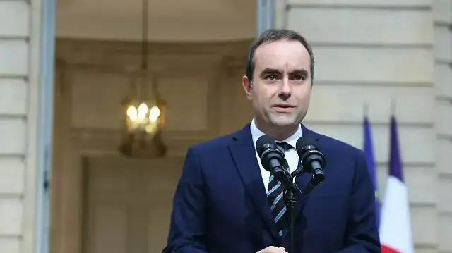 رئيس الوزراء الفرنسي لوكورنو يستقيل بعد يوم من تشكيل الحكومة