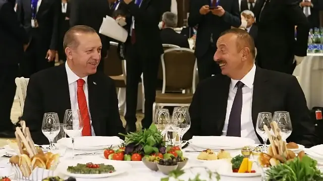 الرئيس أردوغان يشارك في مأدبة طعام بدعوة من نظيره علييف