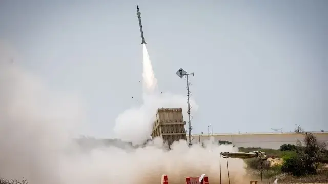 جيش الاحتلال الإسرائيلي يدعي اعتراض 3 مسيرات من اليمن